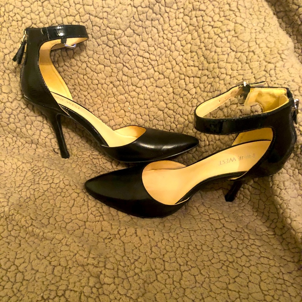 Nine West classy ankle strap close toe heels